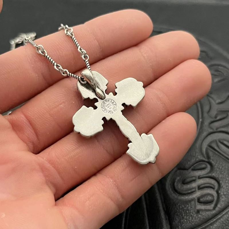 Ch*0me He**ts necklaces